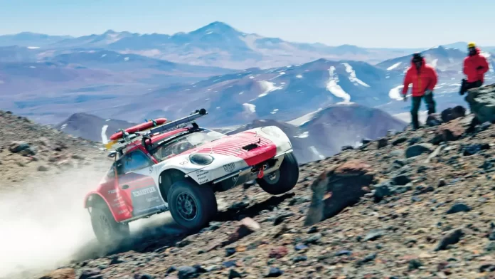 Porsche 911 gravit le Kilimanjaro