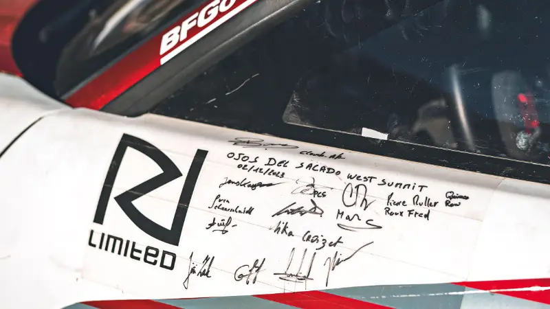 Signatures membres équipe Porsche