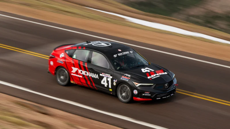 Acura Integra A-Spec durant la course