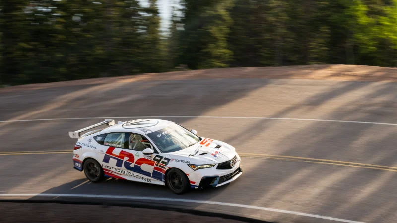 Acura Integra Type S DE5 durant la course Pikes Peak
