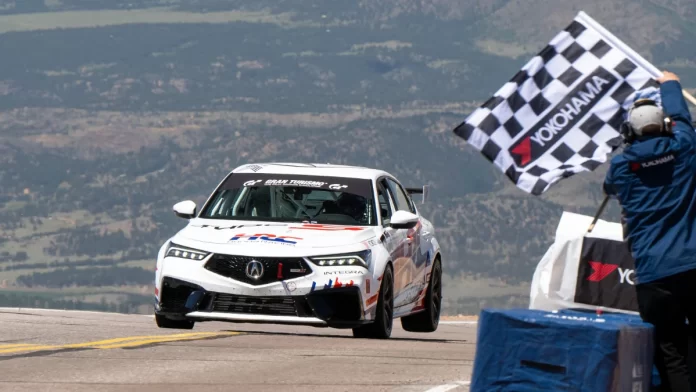 Acura Integra Type S DE5 à l'arrivée de la course Pikes Peak