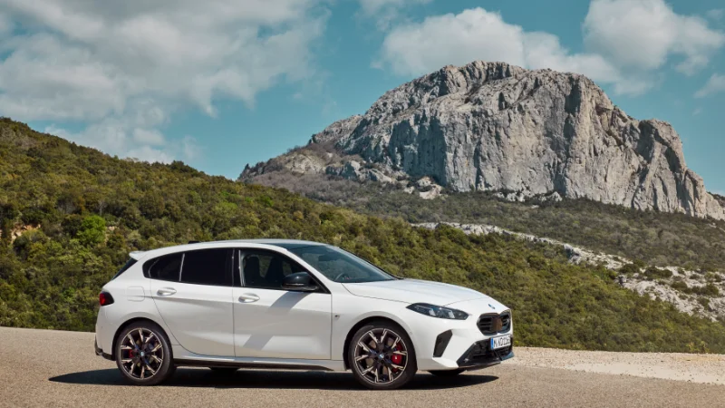 Vue latérale de la nouvelle BMW Série 1