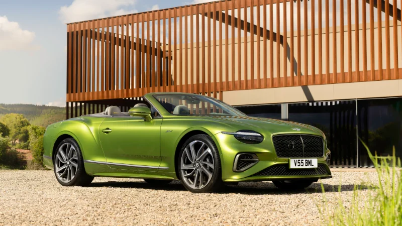 Vue extérieure de la Bentley Continental GT Speed 2024 décapoté