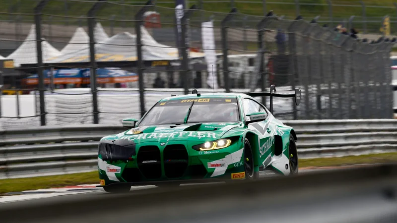 La BMW M4 GT3 en pleine action sur le circuit de Zandvoort, démontrant la puissance et la performance qui ont mené à la victoire.