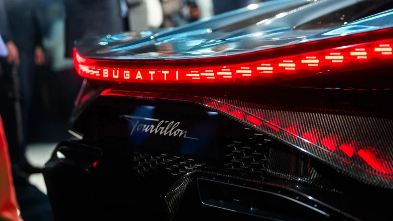 Vue des feux arrière de la Bugatti Tourbillon