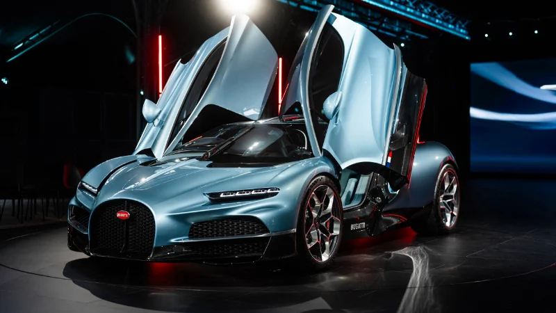 Vue de la Bugatti Tourbillon avec les portes ouvertes