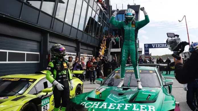 Marco Wittmann sur sa BMW M4 GT3 après sa victoire émouvante à Zandvoort en DTM 2024.