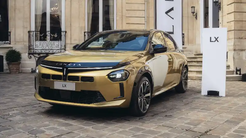 Vue avant de la Nouvelle Lancia Ypsilon Cassina