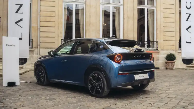 Vue arrière de la Nouvelle Lancia Ypsilon Cassina