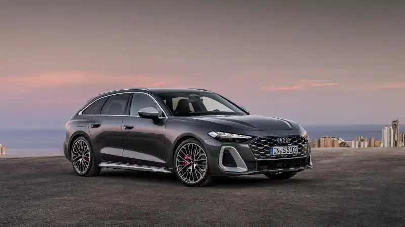 Audi A5 présentant ses jantes en alliage élégant