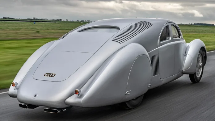 Auto Union Type 52 en course sur circuit