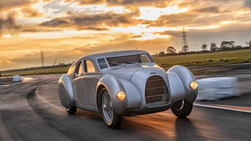 Auto Union Type 52 en course sur circuit historique