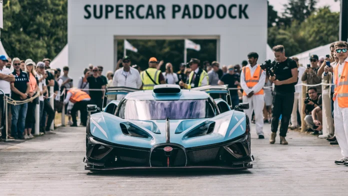 Vue avant de la Bugatti Bolide au niveau du paddock supercar Goodwood festival