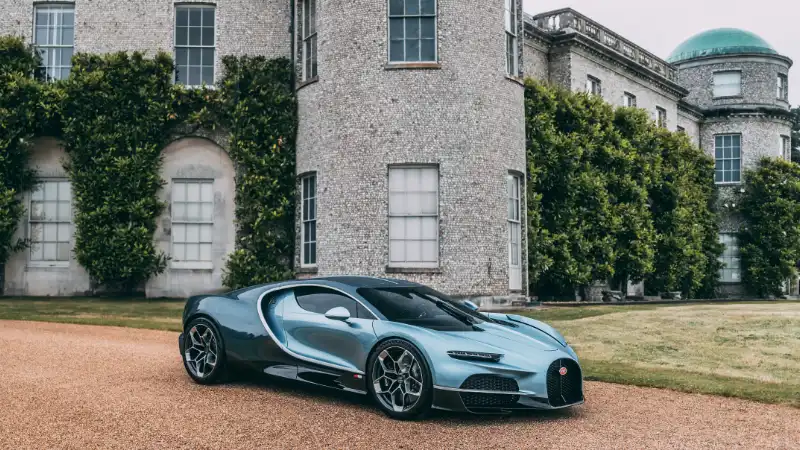 Vue latérale de la Bugatti Bolide Tourbillon au GoodWood Festival