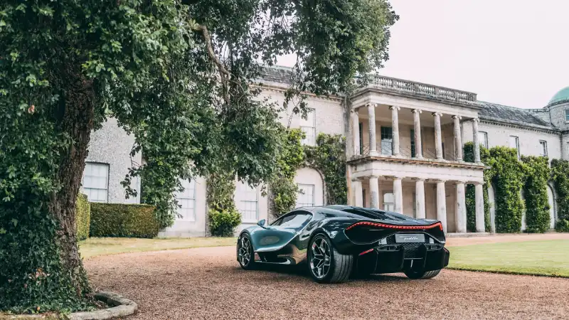 Vue arrière de la Bugatti Bolide Tourbillon au GoodWood Festival