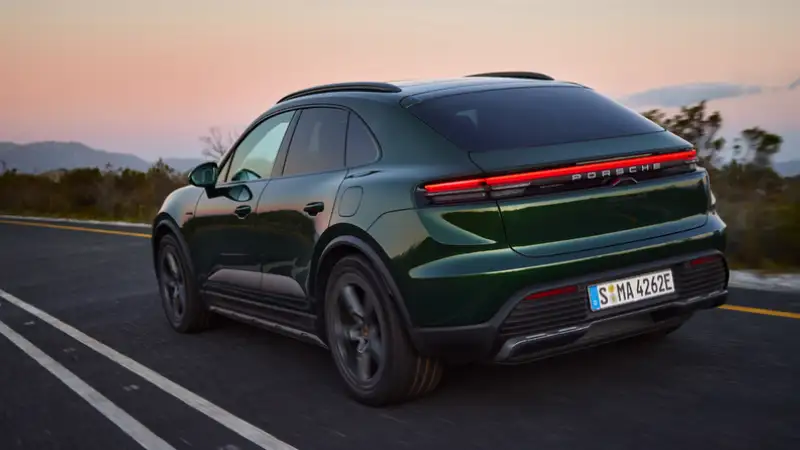 Vue arrière du Porsche Macan 4S 2024
